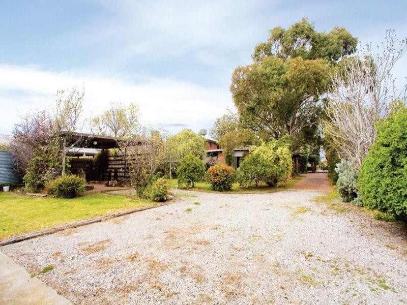 19 Watt Avenue, Oak Park VIC 3046