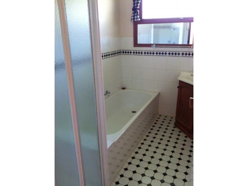 11 Tamboon Dr, Rowville VIC 3178