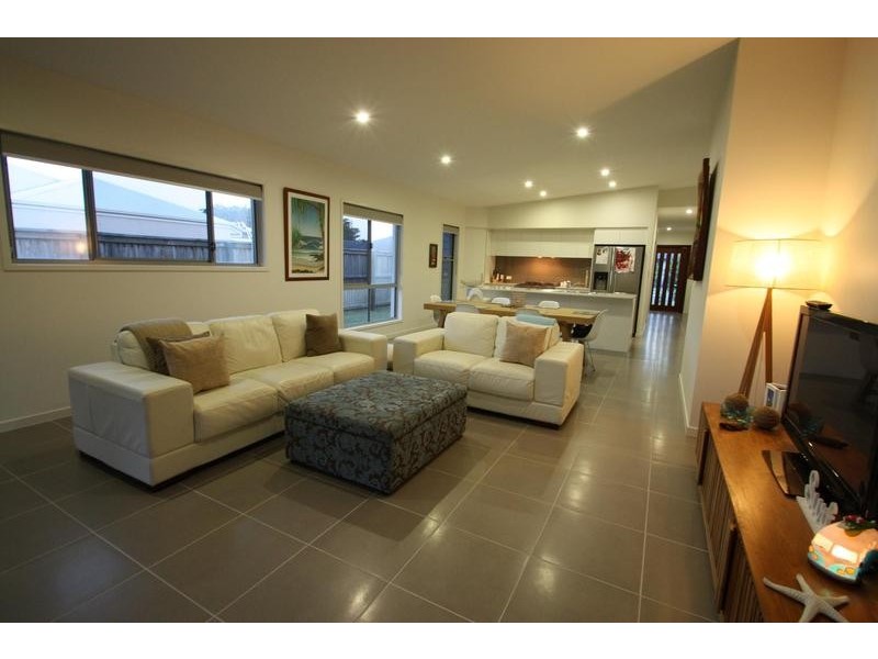 5 Mansell St, Little Mountain QLD 4551