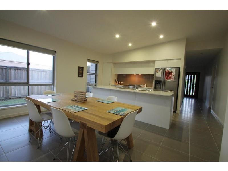 5 Mansell St, Little Mountain QLD 4551