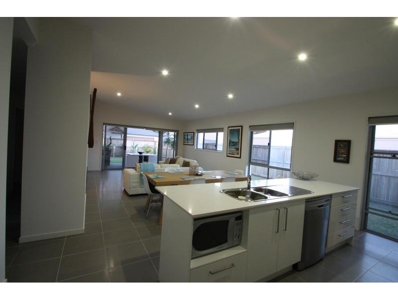 5 Mansell St, Little Mountain QLD 4551