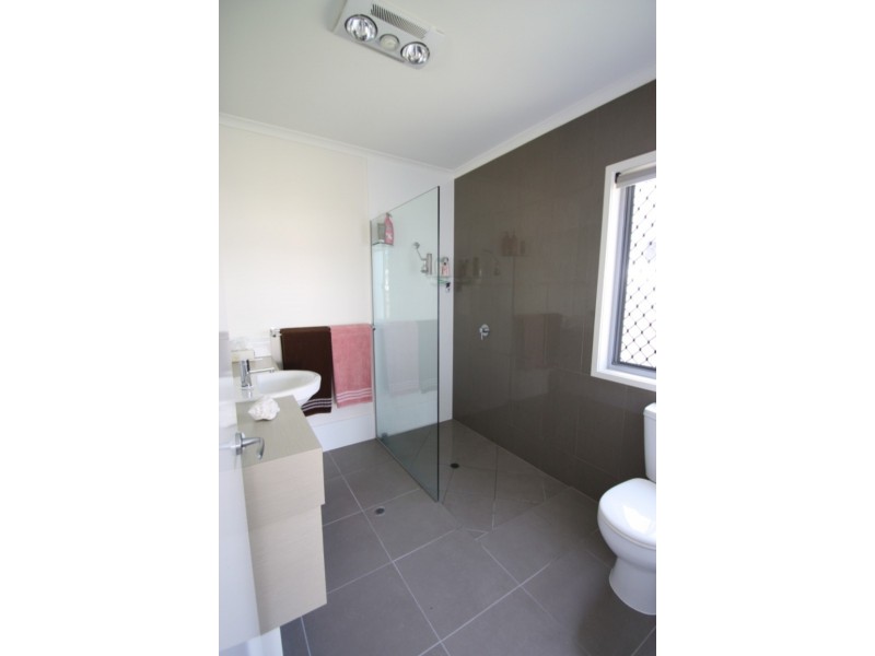 5 Mansell St, Little Mountain QLD 4551