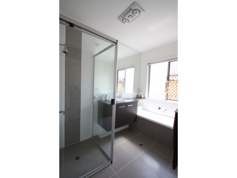 5 Mansell St, Little Mountain QLD 4551