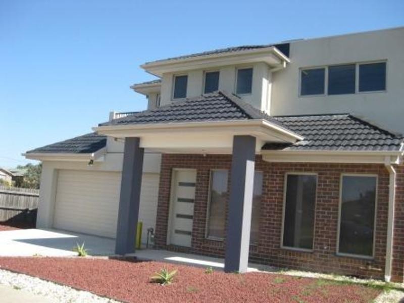 1/11 Victoria Road, Sydenham VIC 3037