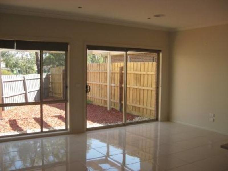 1/11 Victoria Road, Sydenham VIC 3037