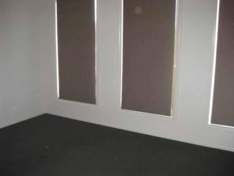 1/11 Victoria Road, Sydenham VIC 3037