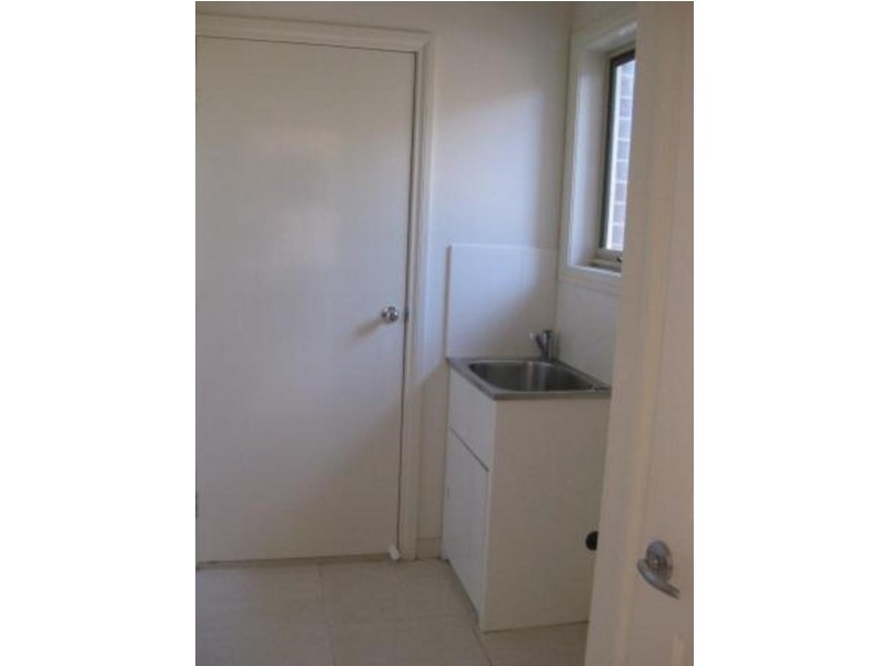 1/11 Victoria Road, Sydenham VIC 3037