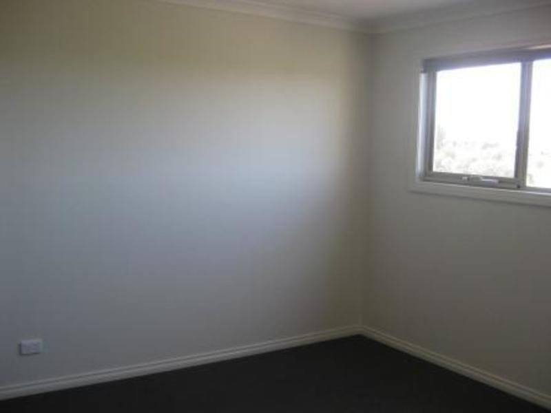 1/11 Victoria Road, Sydenham VIC 3037