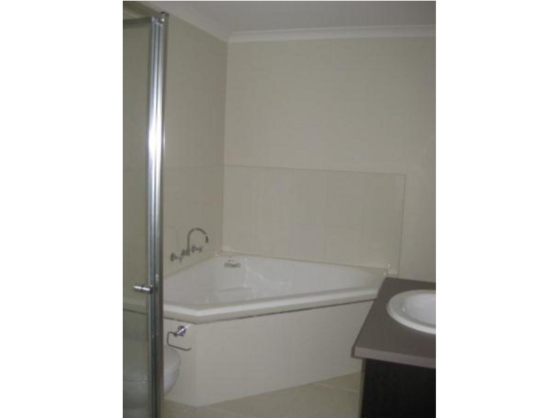 1/11 Victoria Road, Sydenham VIC 3037