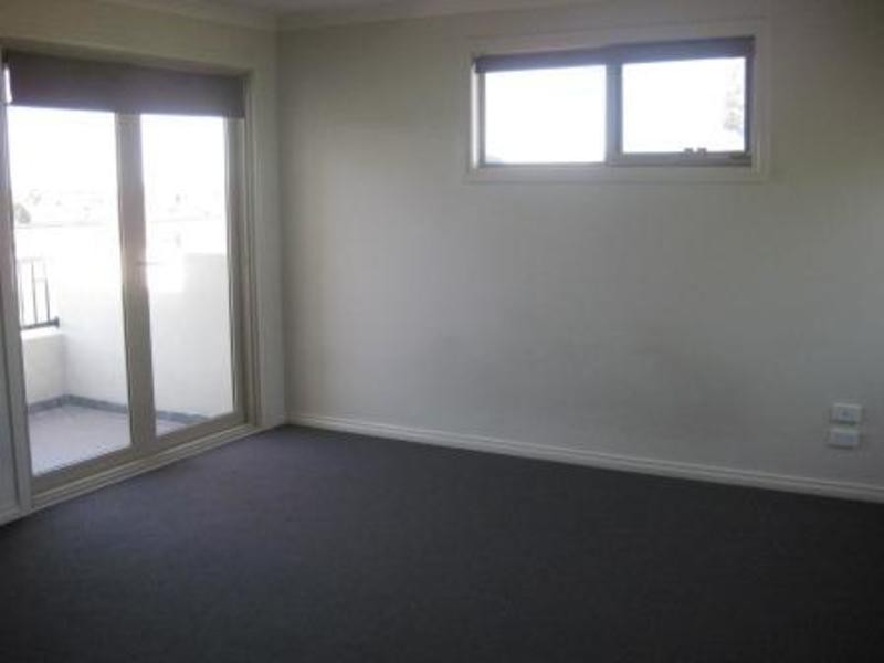 1/11 Victoria Road, Sydenham VIC 3037