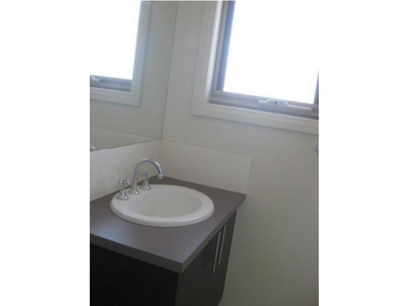 1/11 Victoria Road, Sydenham VIC 3037