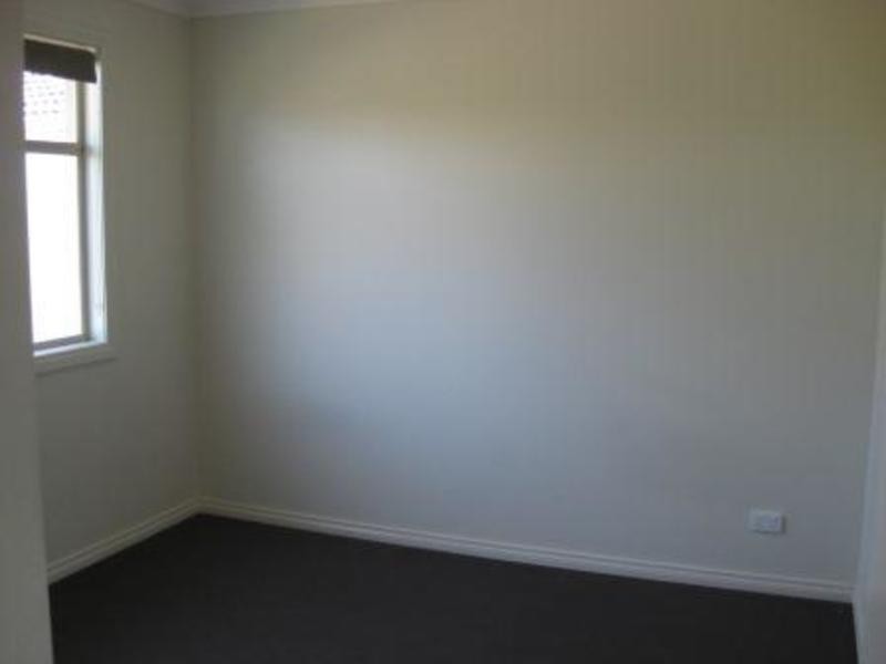 1/11 Victoria Road, Sydenham VIC 3037