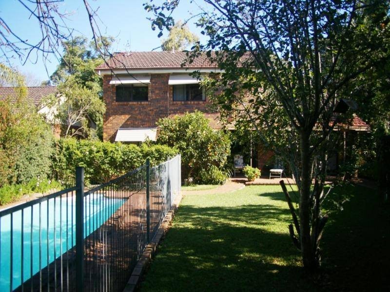 10 GORDON AVENUE, Castle Hill NSW 2154