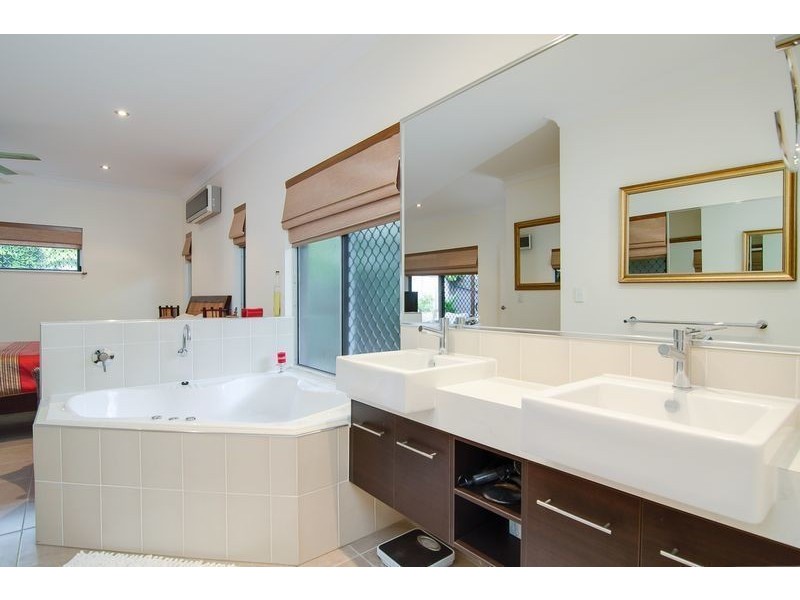 6 Pambula Close, Kewarra Beach QLD 4879