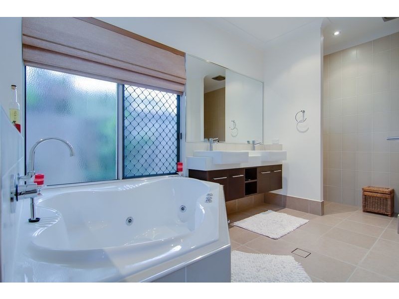 6 Pambula Close, Kewarra Beach QLD 4879