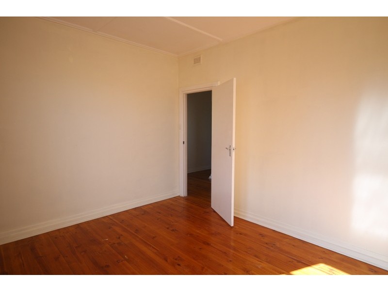 114 Hanson Rd, Woodville Gardens SA 5012