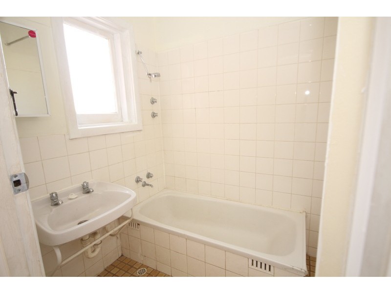 114 Hanson Rd, Woodville Gardens SA 5012