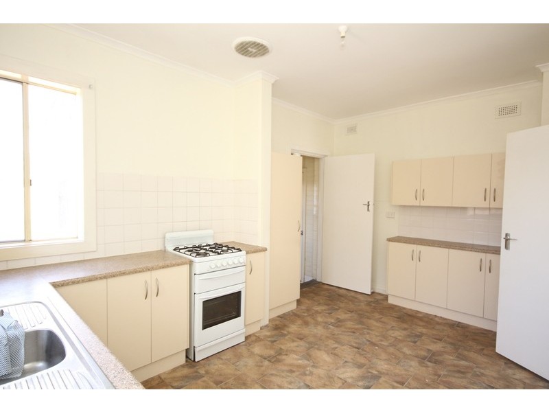 114 Hanson Rd, Woodville Gardens SA 5012