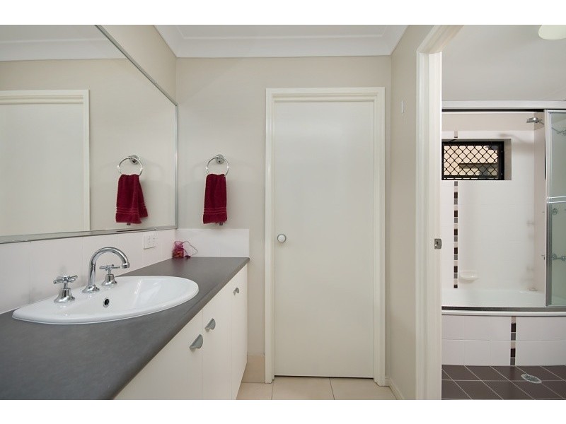 6 Warrumbungle St, Forest Lake QLD 4078