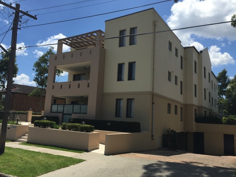2/40-42 Lydbrook Street, Westmead NSW 2145