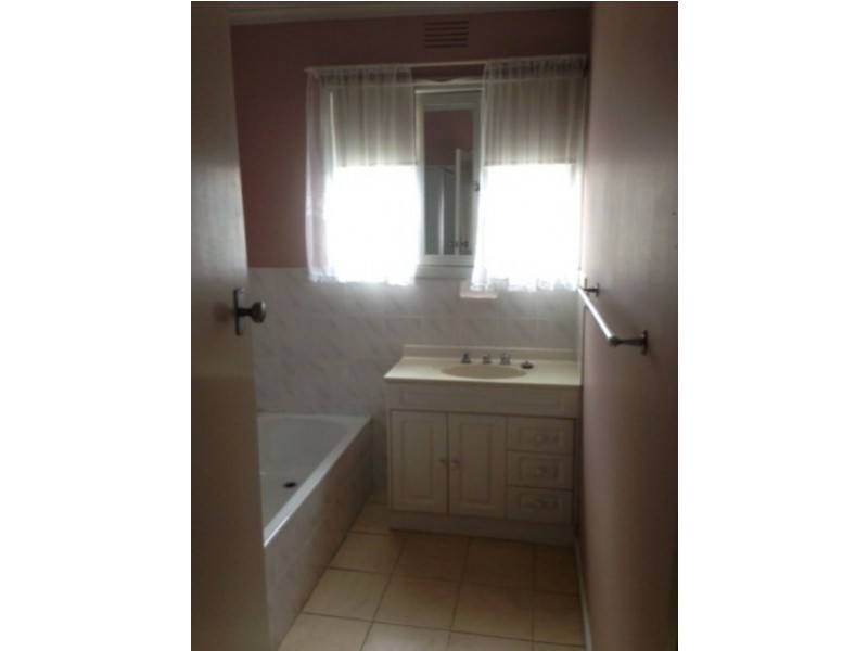 16 Little Street, Deer Park VIC 3023