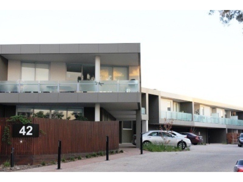 16/42 Eucalyptus Drive, Maidstone VIC 3012