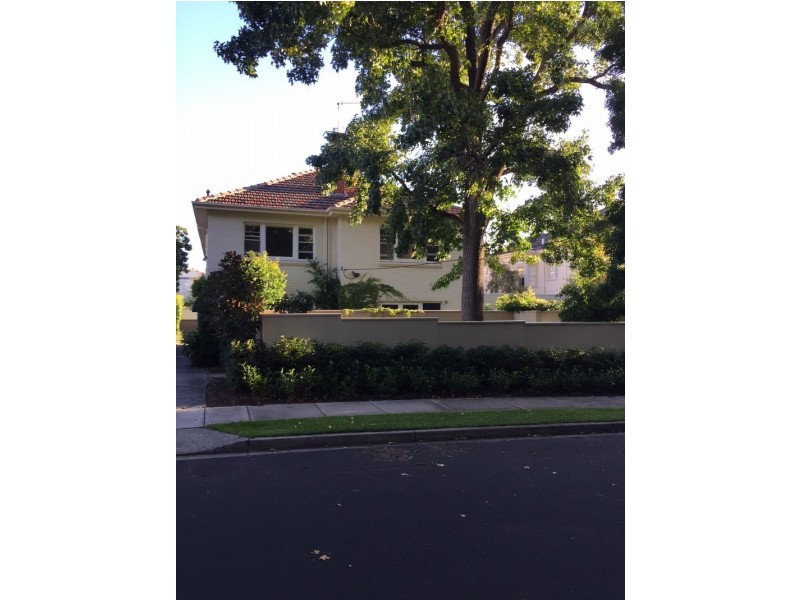 4/7 Iona Avenue, Toorak VIC 3142