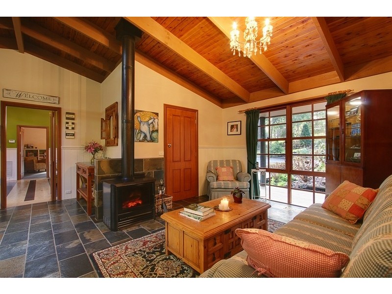 49 Fern Glade Drive, Emerald VIC 3782