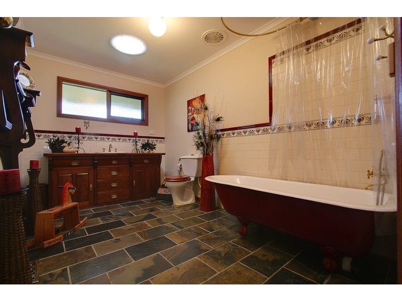 49 Fern Glade Drive, Emerald VIC 3782