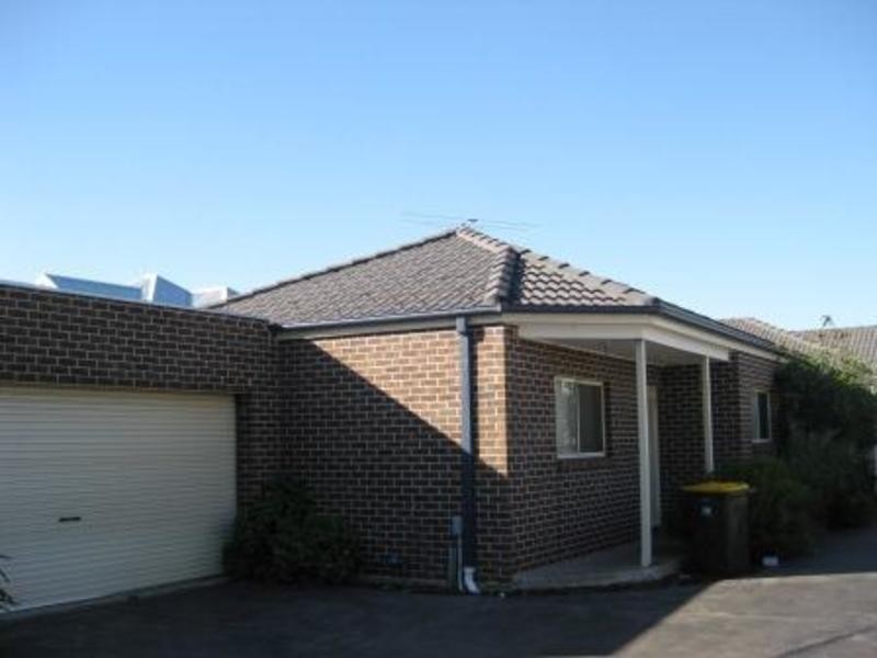 2/21  Derrimut Street, Albion VIC 3020