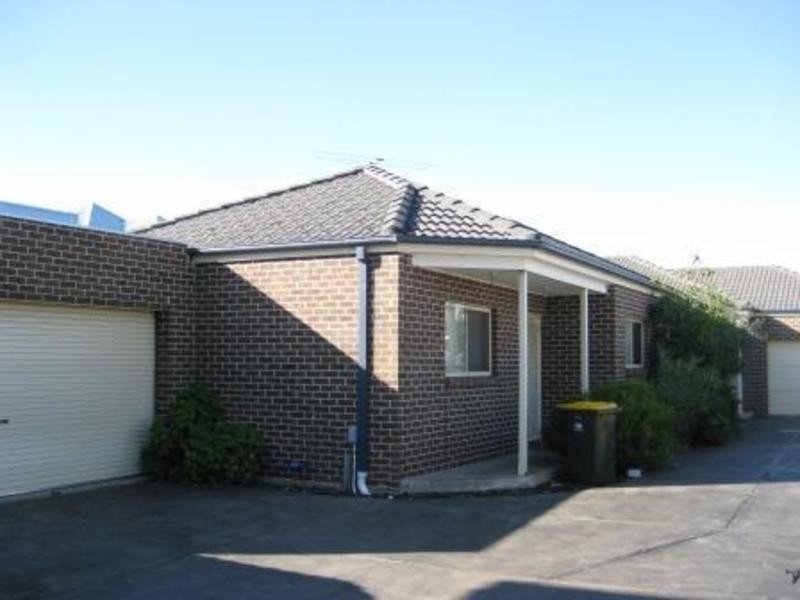 2/21  Derrimut Street, Albion VIC 3020