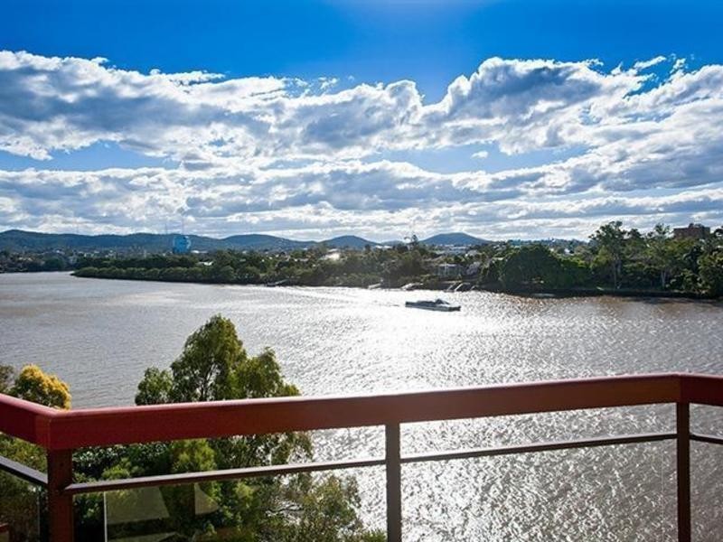 11/124 Macquarie St, St Lucia QLD 4067