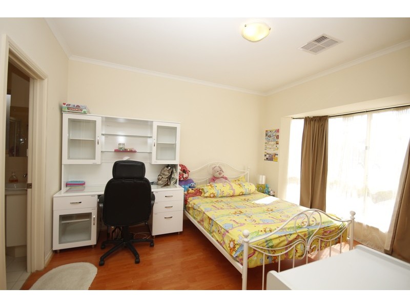 18 Edgewater Pl, Burton SA 5110