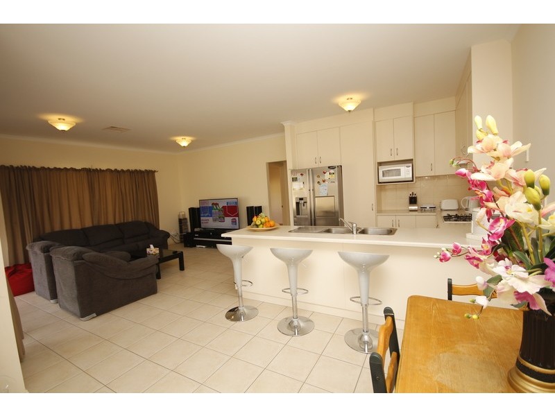18 Edgewater Pl, Burton SA 5110