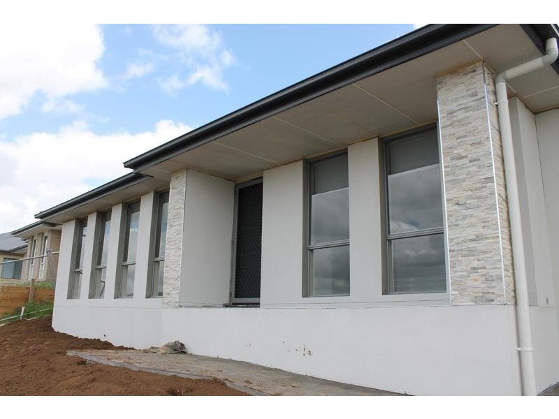 25 Pearse Crescent, Bolwarra Heights NSW 2320