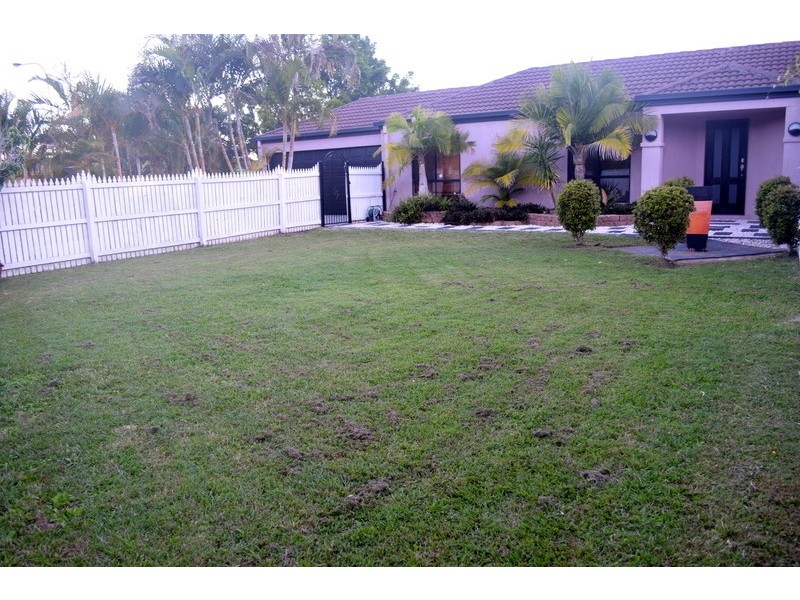 13 Bream Court, Sandstone Point QLD 4511