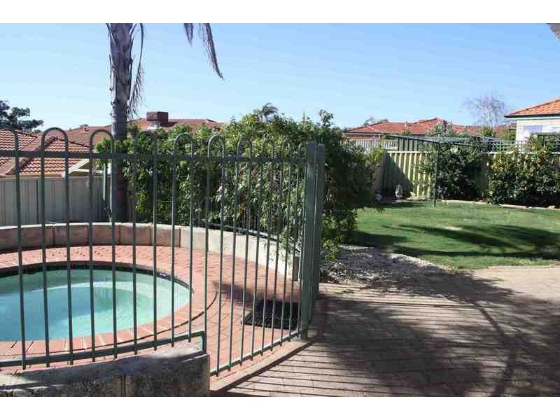 7 Baybury Rise, Woodvale WA 6026