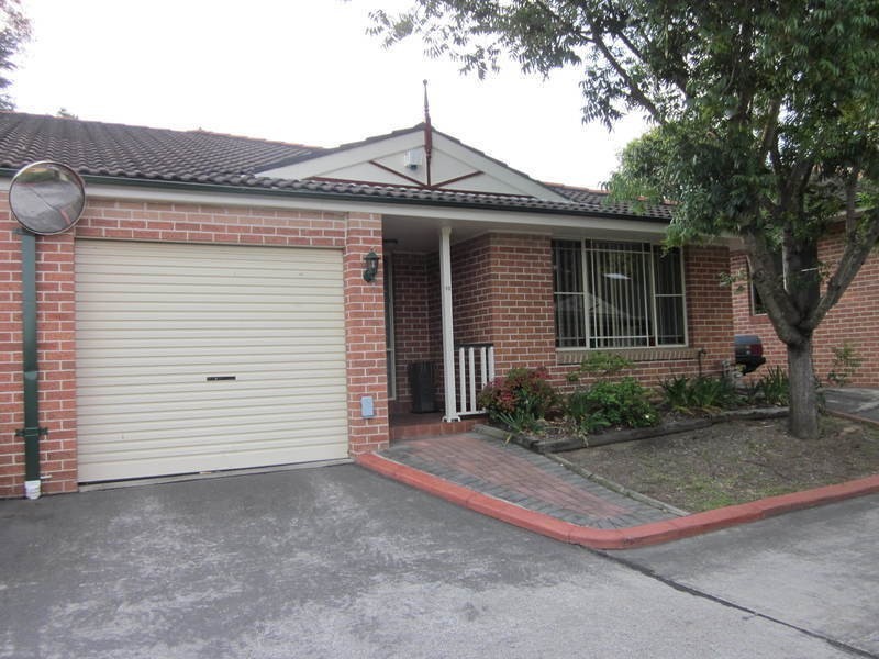 10/6 Binalong Road, Pendle Hill NSW 2145