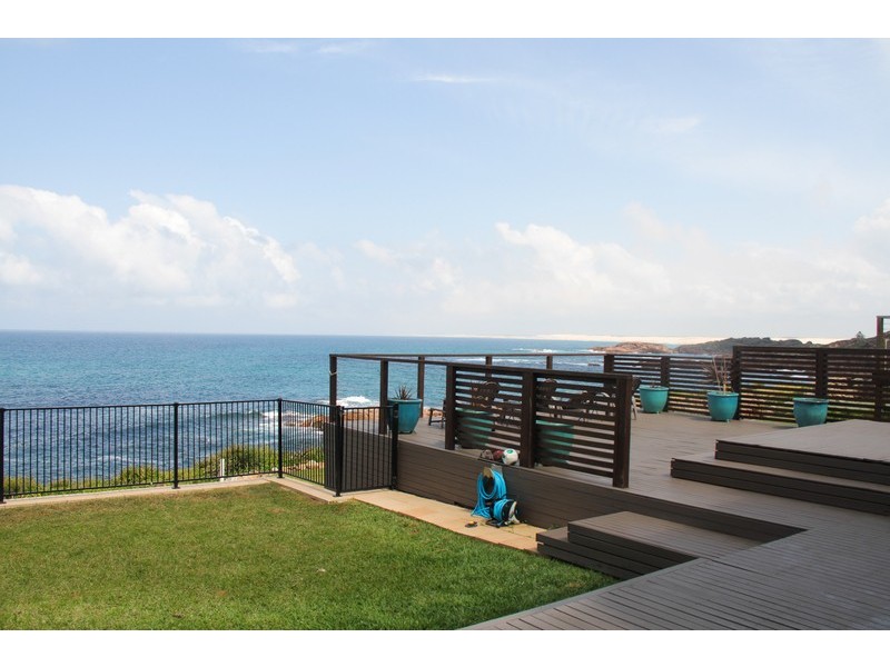 12 Ocean St, Fishermans Bay NSW 2316
