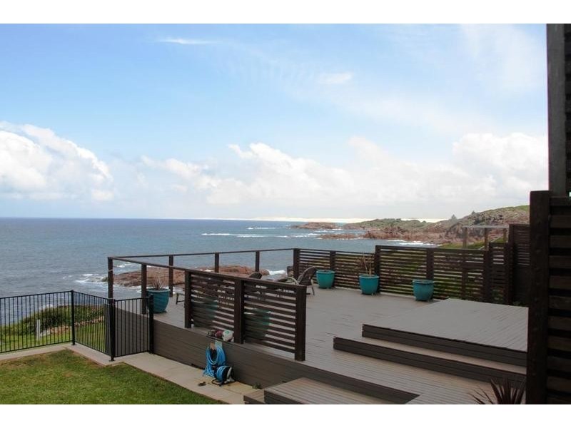 12 Ocean St, Fishermans Bay NSW 2316