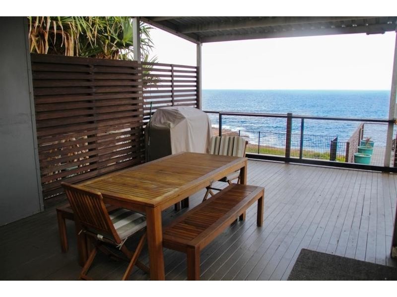 12 Ocean St, Fishermans Bay NSW 2316