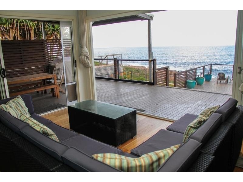 12 Ocean St, Fishermans Bay NSW 2316