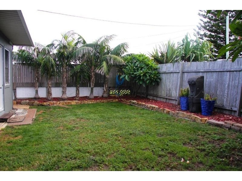 12 Ocean St, Fishermans Bay NSW 2316