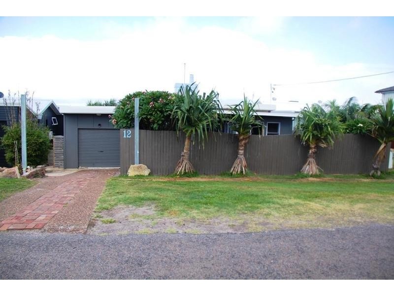 12 Ocean St, Fishermans Bay NSW 2316