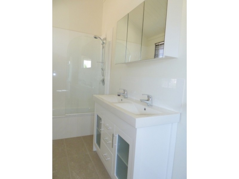 220 Days Road, Grange QLD 4051