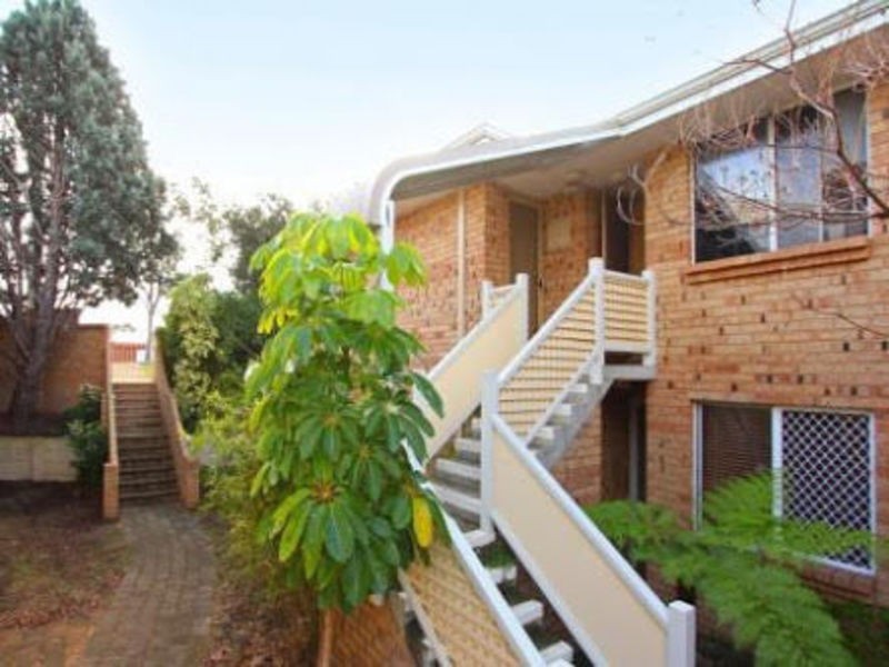 22/2 Pinewood Avenue, Kardinya WA 6163