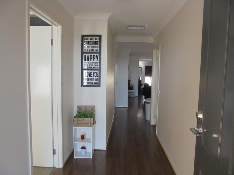 90 Glenelg Street, Clyde North VIC 3978