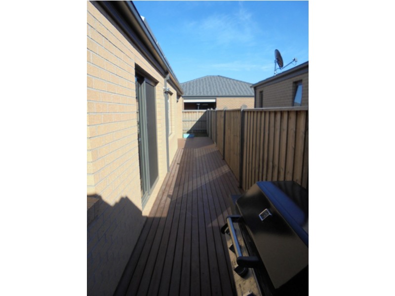 90 Glenelg Street, Clyde North VIC 3978