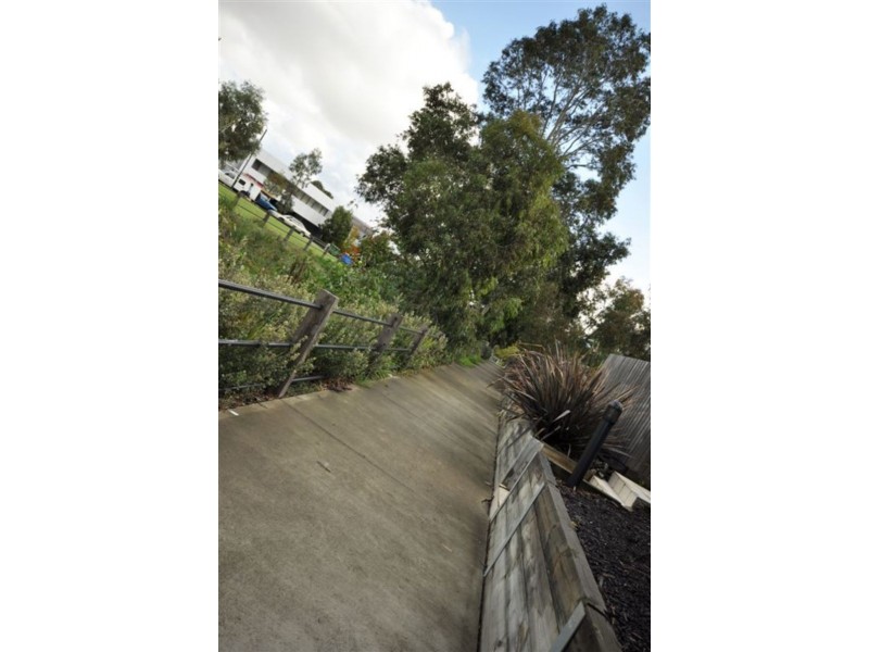 24 Magnolia Path, Maidstone VIC 3012