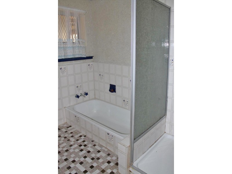 25 Carwell Avenue, Petrie QLD 4502